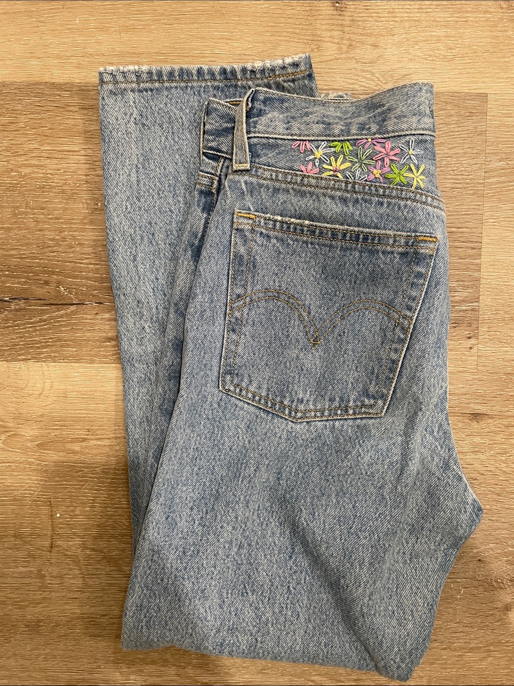 Levi’s Wedgie Straight Classic Denim Jeans with Floral Stitching Embroidery 26